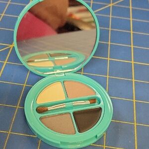 Carmindy & Co Eyeshadow & Eyeliner Quad Palette w Mirror New Applicator